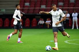 杨19分19助 里萨谢新高36分 字母哥31+9 老鹰大胜送雄鹿4连败.